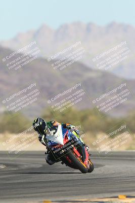 media/Oct-30-2025-Racers Edge (Thu) [[dabbdaf680]]/3-B Group/Session 2 (Turn 14)/